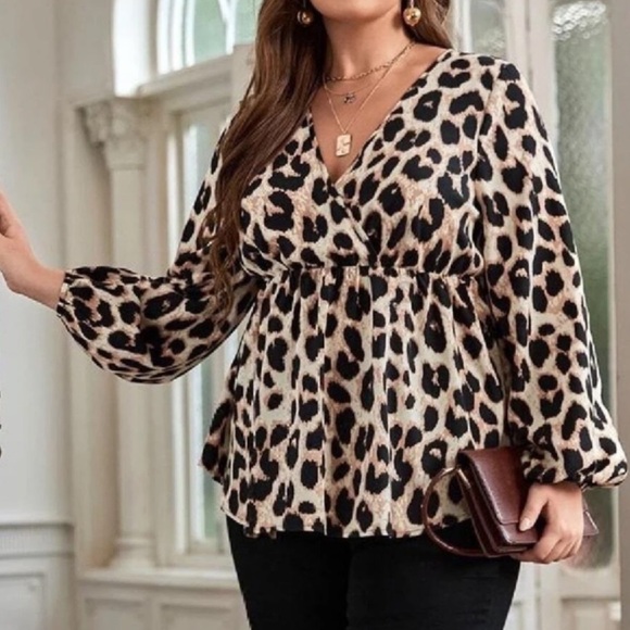 Boho leopard print surplice neck blouse - Picture 2 of 4